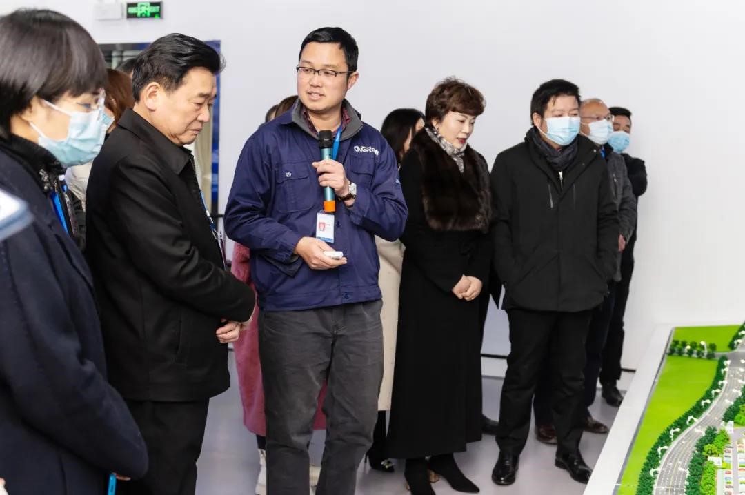 全國(guó)、省、市人大代表赴中部產(chǎn)業(yè)基地開展會(huì)前集中視察工作